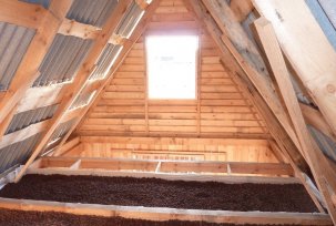 Lägga isolering på vinden golvet