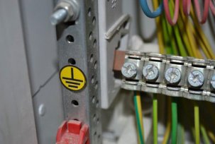 A földhurok ellenőrzése a foglalatban multiméterrel
