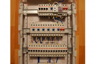 Jak nainstalovat jističe a RCD do elektrického panelu