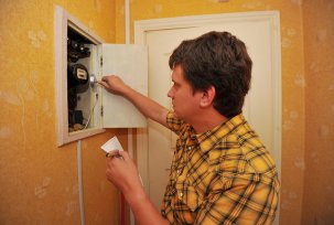 Kaip perduoti elektros skaitiklį nuo įėjimo į butą