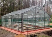 How to make a heated greenhouse with your own hands