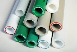 How to calculate water flow through a pipe by pressure and diameter