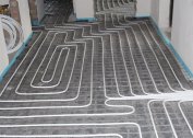 Connection of a water heated floor in a private house