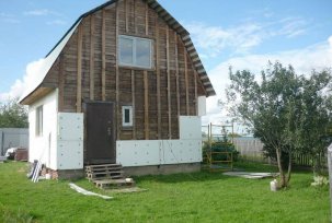 Jak a co je lepší izolovat dřevěný dům venku