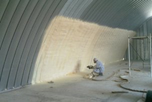 Una variedad de materiales para el aislamiento de los hangares.
