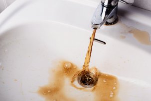 How to clean water from a well from iron and lime