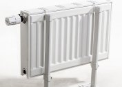 How to hang the heating radiator on the bracket