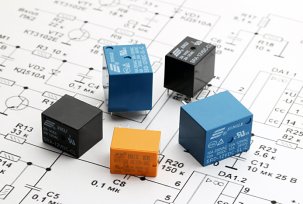 Relativní grafické a písmenové označení relé na elektrických schématech