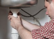 What to do if the bathroom smells of sewage