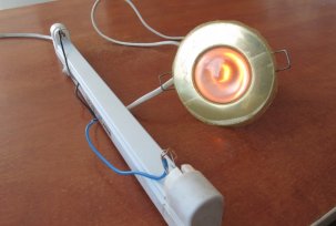 Checking the operation of the fluorescent lamp and throttle