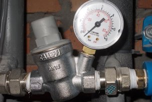 ¿Qué presión es la norma en la red de suministro de agua?