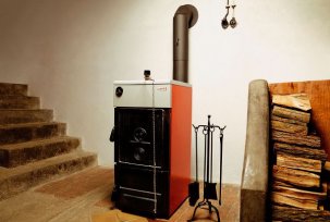 Hlavní typy a vlastnosti vytápění na tuhá paliva v soukromém domě pomocí kotlů a kamen