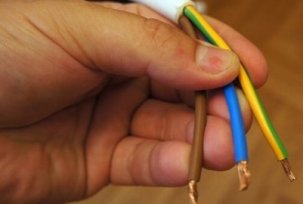 Stanovení fáze a nuly v elektroinstalaci s nástroji a bez nástrojů