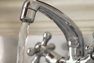 Kaip apskaičiuojamas vandens suvartojimas vienam asmeniui, jei nėra skaitiklių