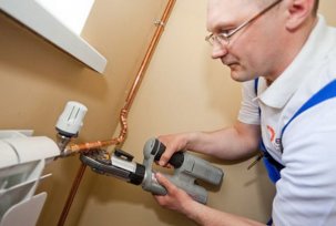 Diagnostika a opravy topného systému: obnova potrubí, radiátorů, oběhových čerpadel a kotlů