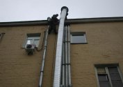 The ventilation equipment of the cafe is permissible on the roof of the extension or should be displayed on the roof of the house
