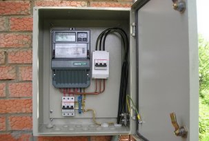 Hogyan készítsünk elektromos panelt a garázsban saját kezűleg