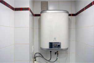 Gör-det-själv fäst vattenvärmaren på väggen