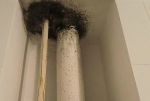 How to remove condensation on pipes with water