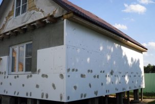 Materiaalit ja tekniikat talojen lämmittämiseen ulkopuolella