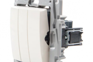 Connecting Legrand circuit breakers