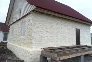 Hur kan väggar isoleras i eller utanför huset?