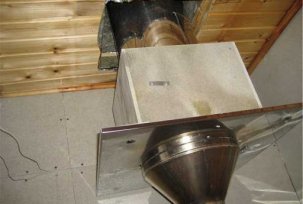 Installation of the ceiling-passage unit for the chimney