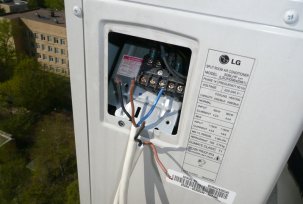 What to do if the fuse blows when the air conditioner is turned on