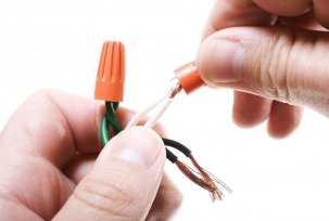 AAP izoliaciniai dangteliai, skirti susukti elektros laidus