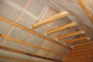 How to insulate the roof of a wooden house
