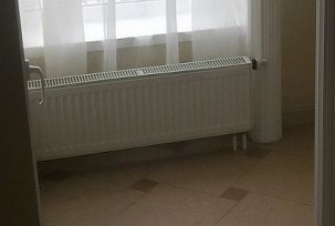 Vad bör vara höjden för installation av batterier