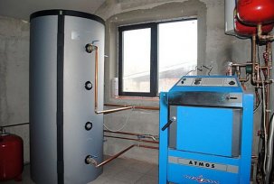 Connection and calculation of buffer capacity to a solid fuel boiler