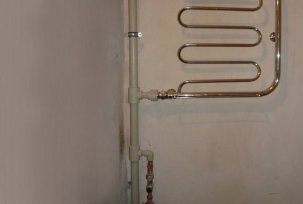 Byte och livslängd för värmerör i huset