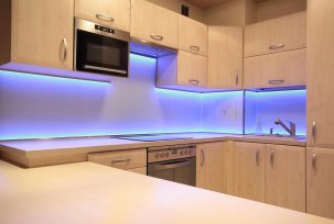 How to make the backlight of the kitchen working area with an LED strip yourself