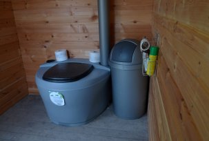 Choose a toilet for a cottage without a cesspool