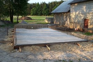 Making the foundation for a do-it-yourself shed