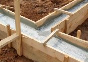 What brand of concrete to use for the foundation