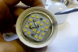 Jak rozebrat a opravit 220V LED lampu sami