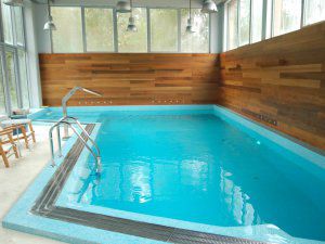 Beautifully decorate the pool is a matter of taste