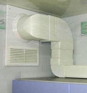 El conducto de ventilación de plástico encaja en el interior.