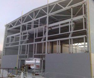 La instalación del sistema de calefacción comienza en la etapa de construcción del edificio industrial.