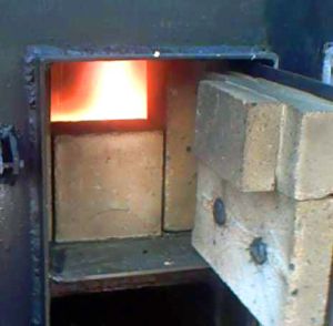 Solo un ladrillo refractario puede soportar la alta temperatura de combustión del gas de pirólisis.
