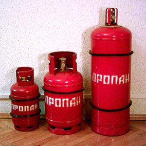 Le gaz liquéfié pour le chauffage est stocké et transporté dans des cylindres métalliques.