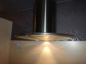 the hood works on the principle of suction with noise absorption