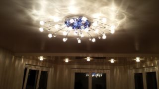 A chandelier for a stretch ceiling must meet a number of requirements