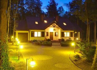 The use of a cross switch is appropriate when it is necessary to illuminate a large area